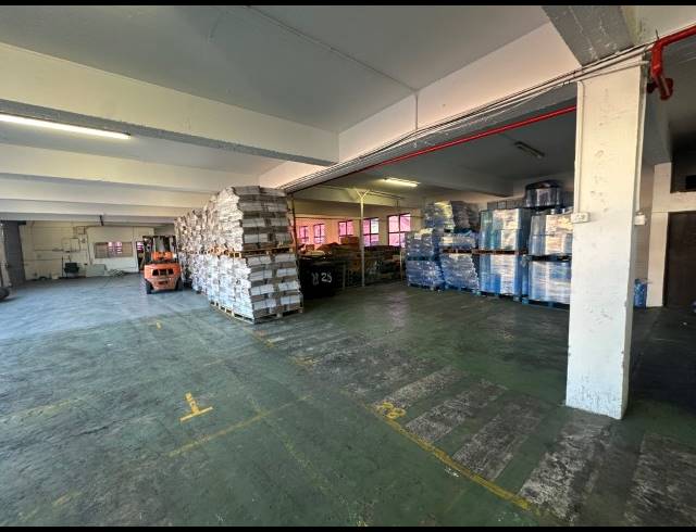 2,468M² WAREHOUSE TO LET IN PAARDEN EILAND
